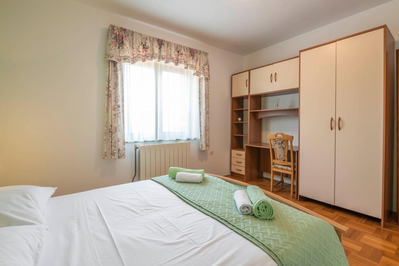 Villa Margerita With Private Pool, Yard And Parking Kaštelir エクステリア 写真