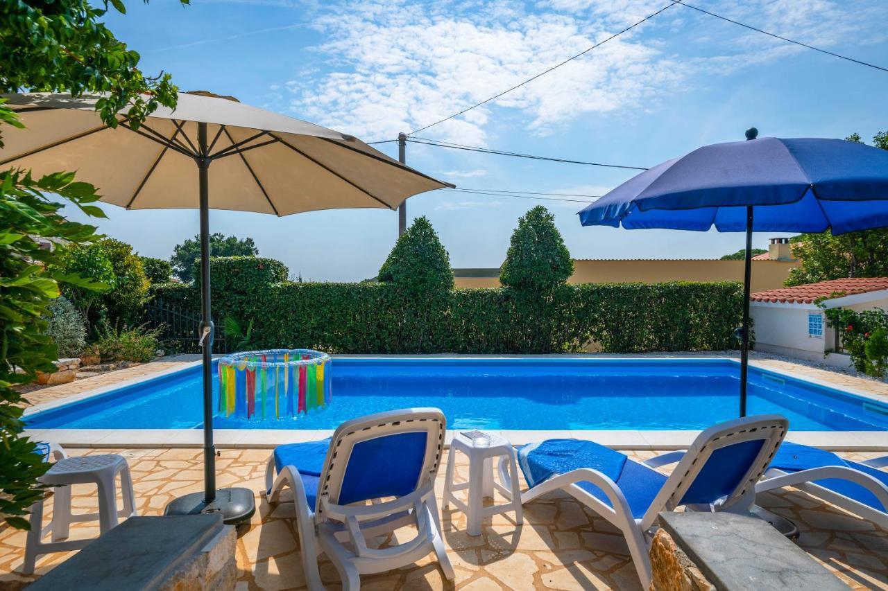 Villa Margerita With Private Pool, Yard And Parking Kaštelir エクステリア 写真