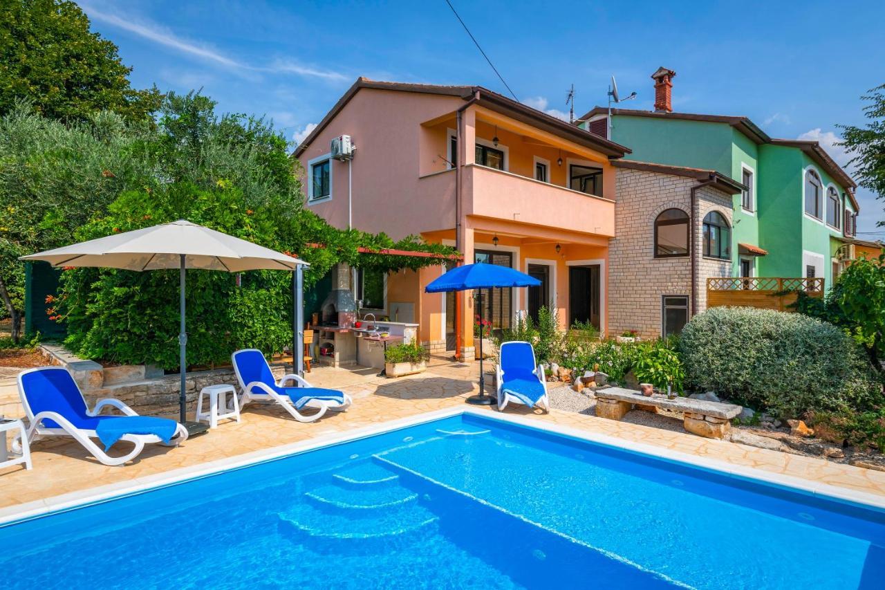 Villa Margerita With Private Pool, Yard And Parking Kaštelir エクステリア 写真