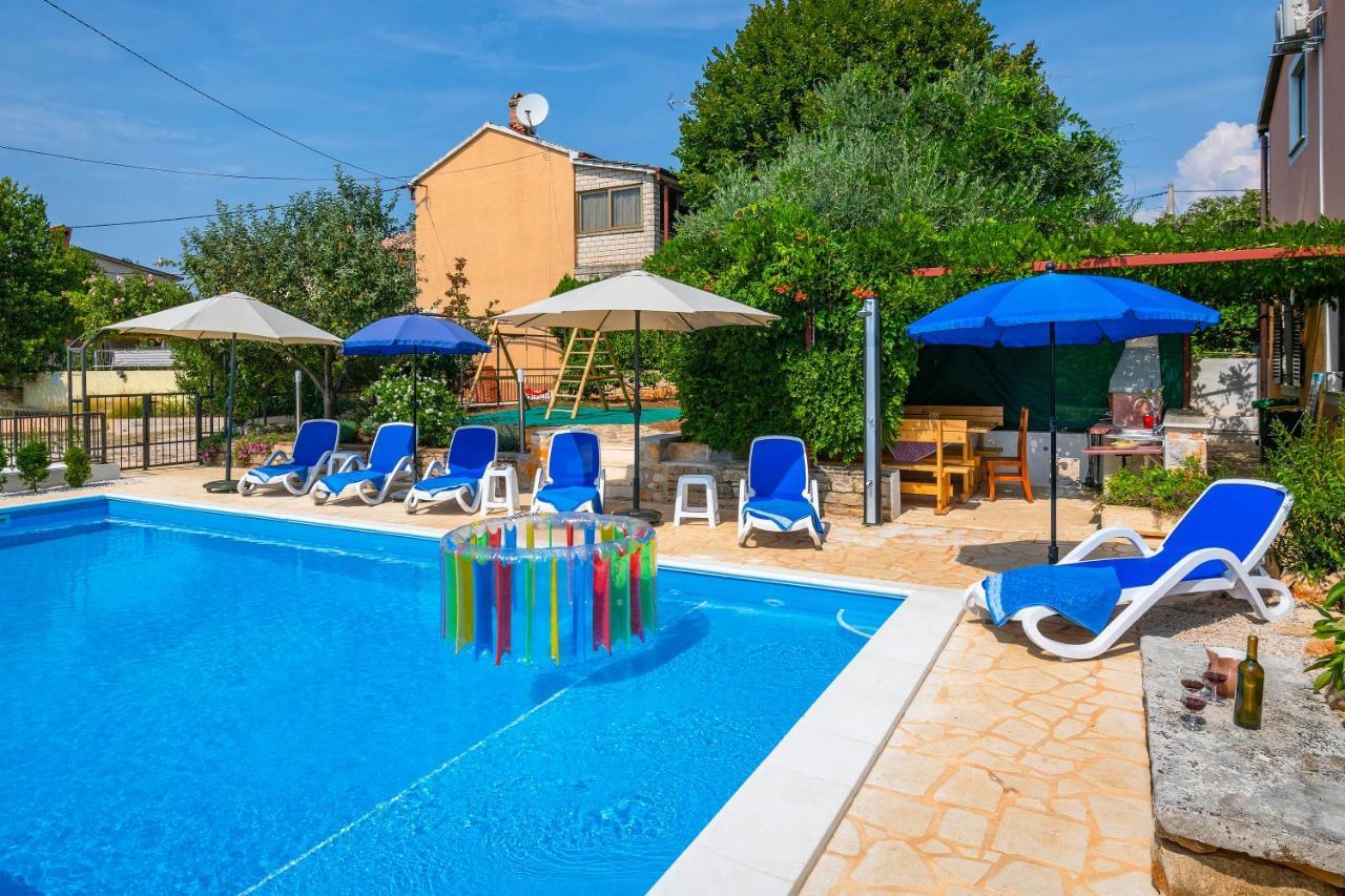 Villa Margerita With Private Pool, Yard And Parking Kaštelir エクステリア 写真