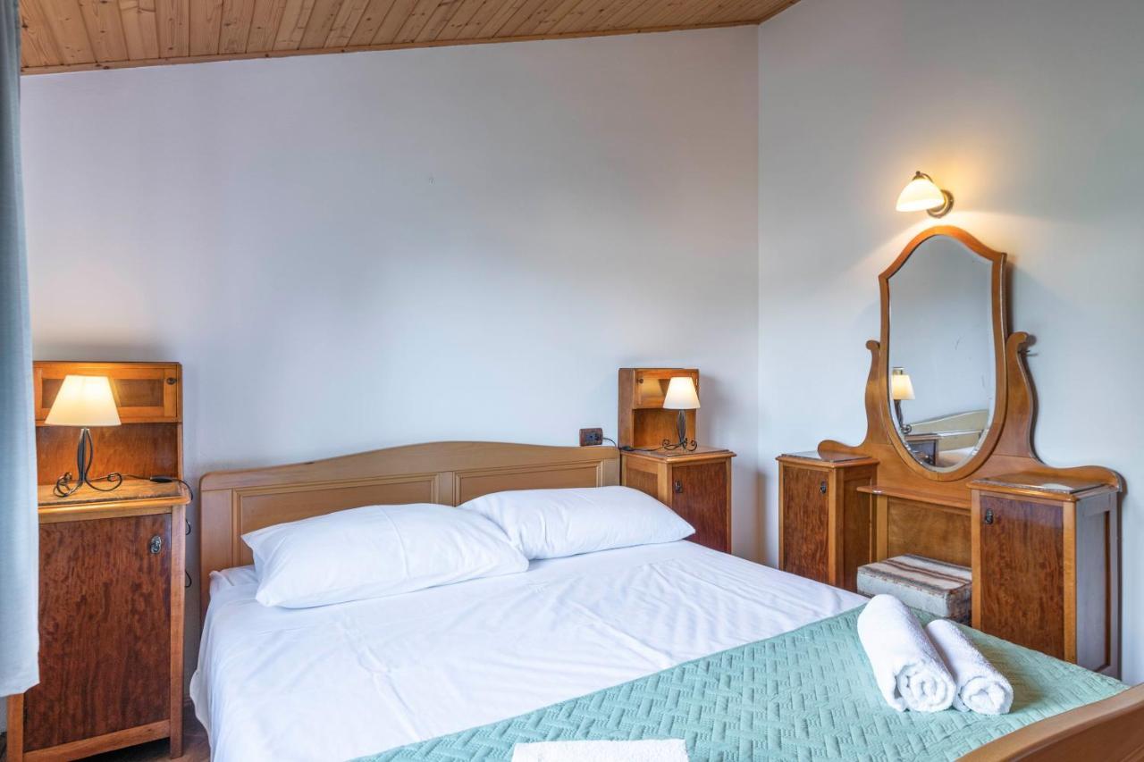 Villa Margerita With Private Pool, Yard And Parking Kaštelir エクステリア 写真