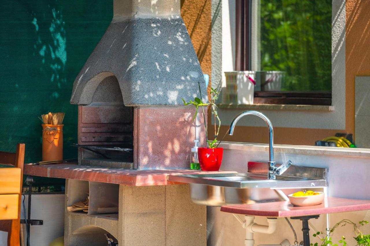 Villa Margerita With Private Pool, Yard And Parking Kaštelir エクステリア 写真