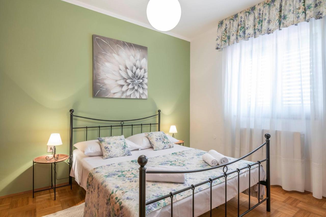Villa Margerita With Private Pool, Yard And Parking Kaštelir エクステリア 写真