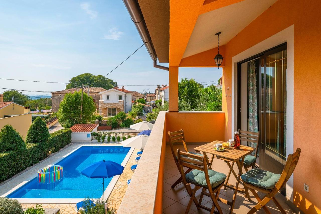 Villa Margerita With Private Pool, Yard And Parking Kaštelir エクステリア 写真