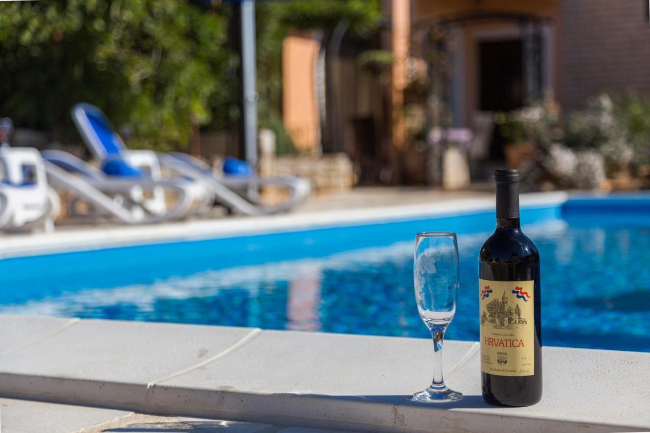 Villa Margerita With Private Pool, Yard And Parking Kaštelir エクステリア 写真