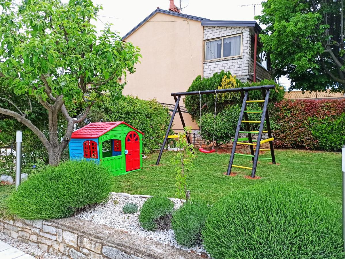 Villa Margerita With Private Pool, Yard And Parking Kaštelir エクステリア 写真