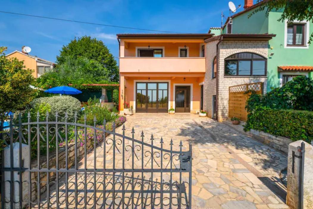 Villa Margerita With Private Pool, Yard And Parking Kaštelir エクステリア 写真